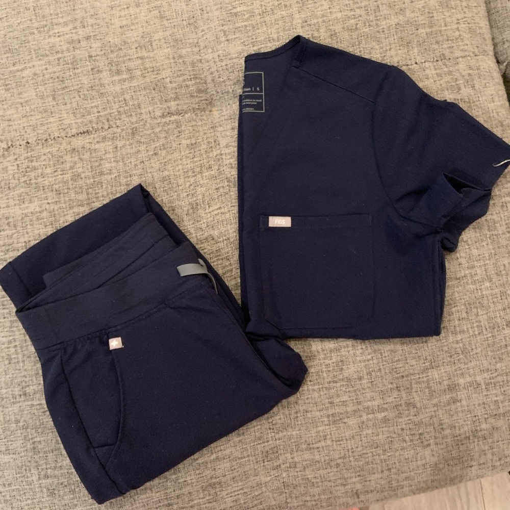 **NEED GONE ASAP** 2 Piece Navy Blue Fig Scrubs
